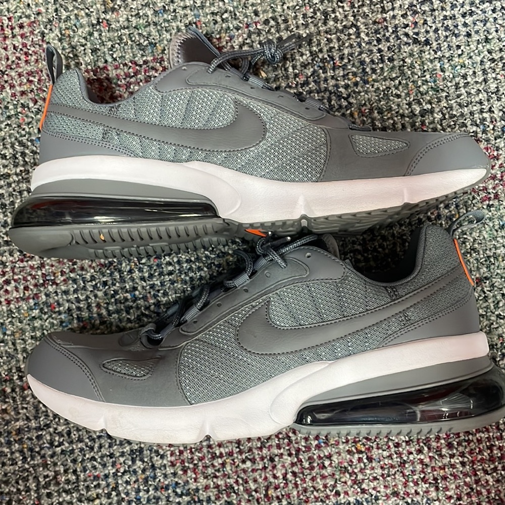 Nike - Picture 3 of 7